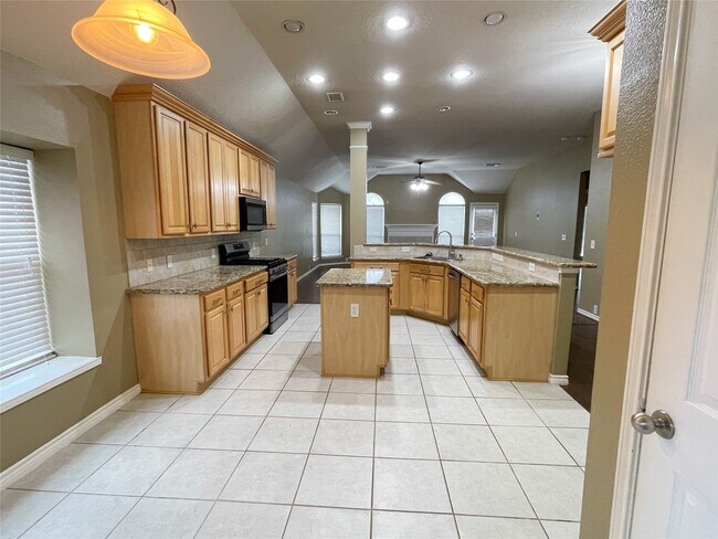 Photo - 4914 Surrey Park Cir