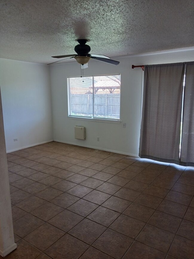 Photo - 282 Mockingbird Ln