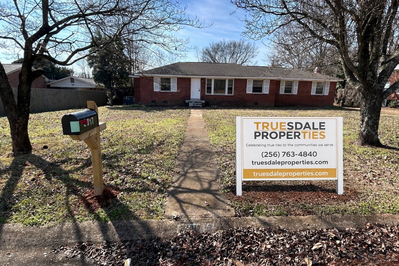 3BR plus 1 bonus room, Large garage and yard - 3BR plus 1 bonus room, Large garage and yard