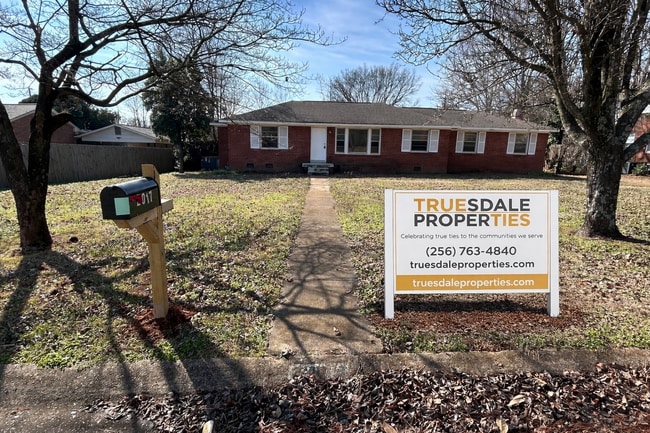 Building Photo - 3BR plus 1 bonus room, Large garage and yard