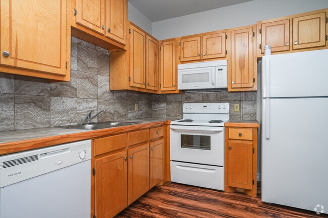 1BR, 1BA - 720SF - Kitchen
