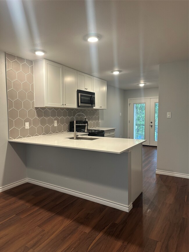 Photo - 5625 Antoine Dr Unit 1016
