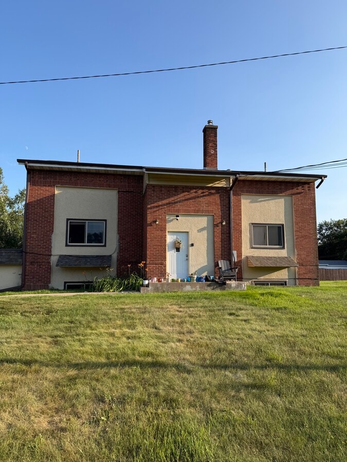 Photo - 22569 Main St