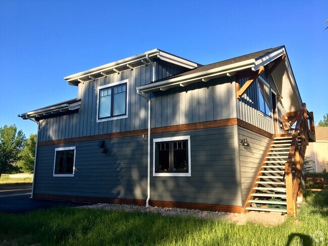 Building Photo - 56 Sawmill Cir Unit Lock Off Rental