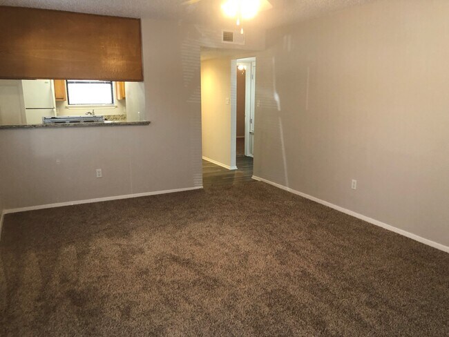 Photo - Oak Court Apartments