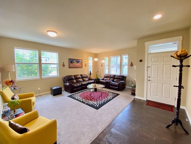 Photo - Welcome to the Claremont community in the Renton Highlands!