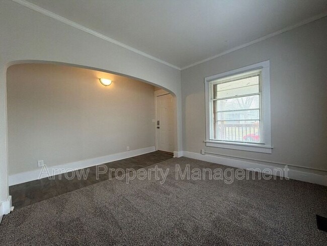 Photo - 2832 Dudley St