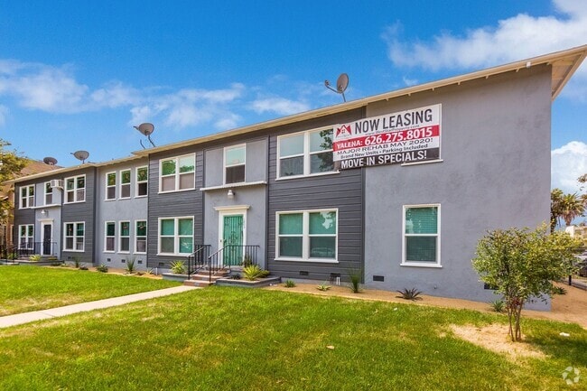 Building Photo - Fully Renovated 1 bedroom Apartment! 1/2 o... Unit 1803-1