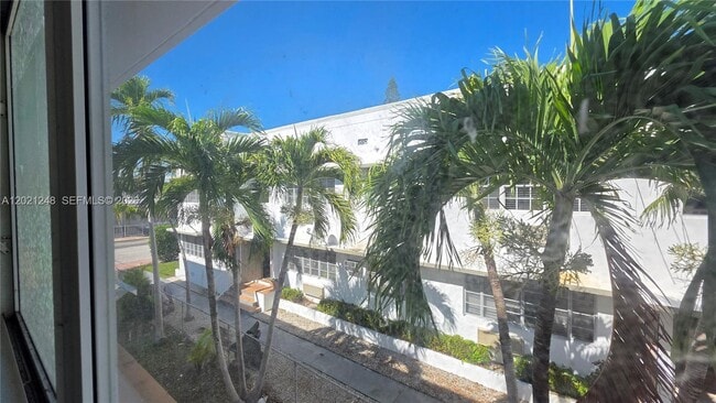 Photo - 7629 Dickens Ave Unidad 7