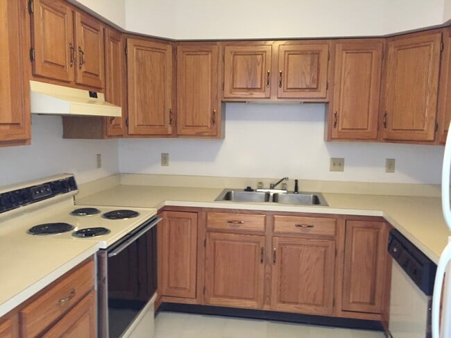 Photo - 2 Cedarwood