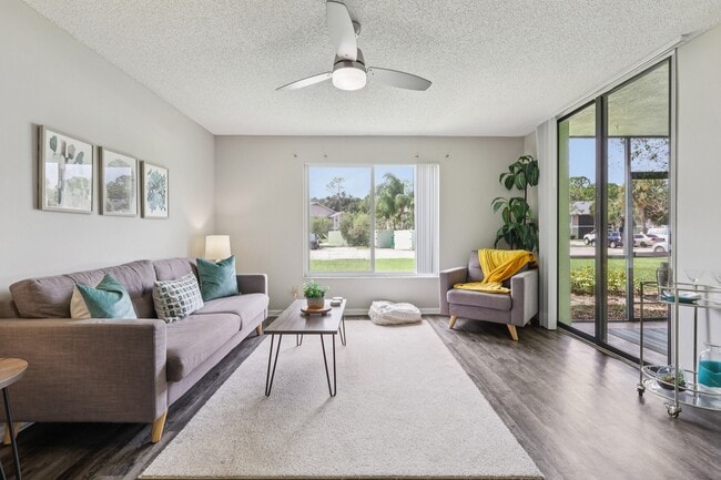 Building Photo - Lakeside Glen Apartments