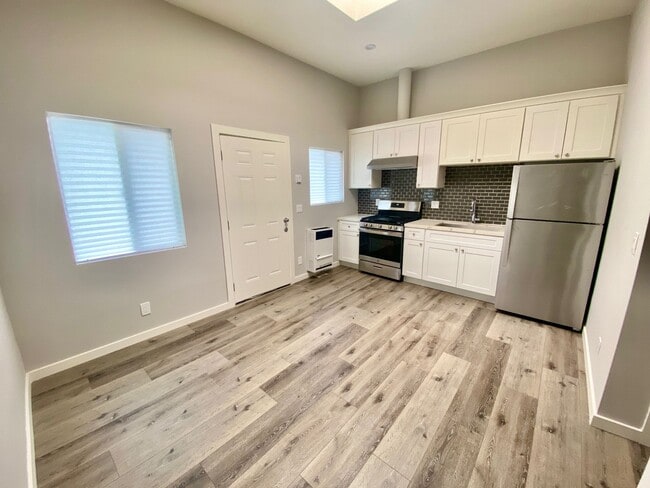 Photo - Sweet Spot Alert! Cozy 1 Bed in the Heart of LA