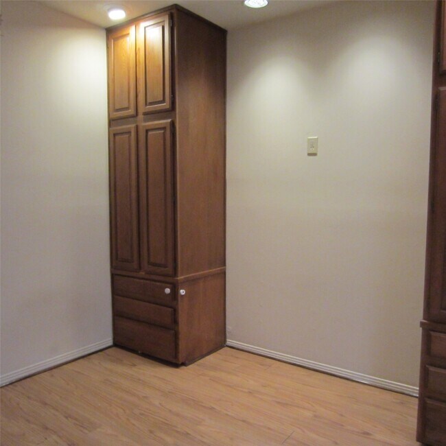 Photo - 512 W Polk St