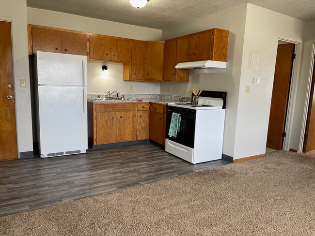 1 bed, 1 bath $695, Avail Aug 17! - Rivers Edge Apartments