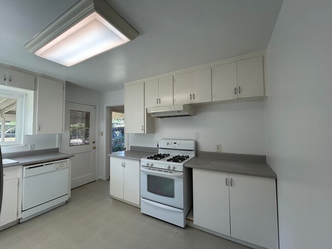 Photo - 1559 Boynton Ave