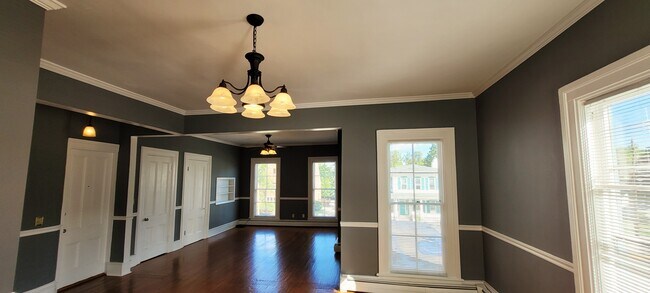 Living Room - 463 W Church St Unidad 2