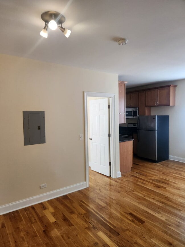 Photo - 4546 W George St Unit 3