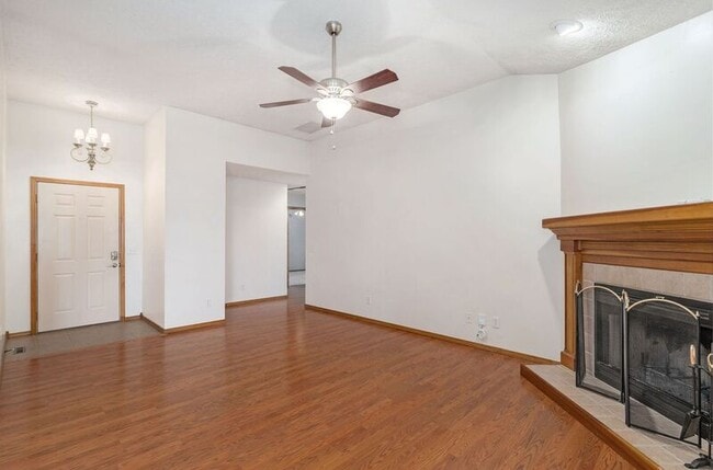 Photo - 841 S Hazelnut Ave