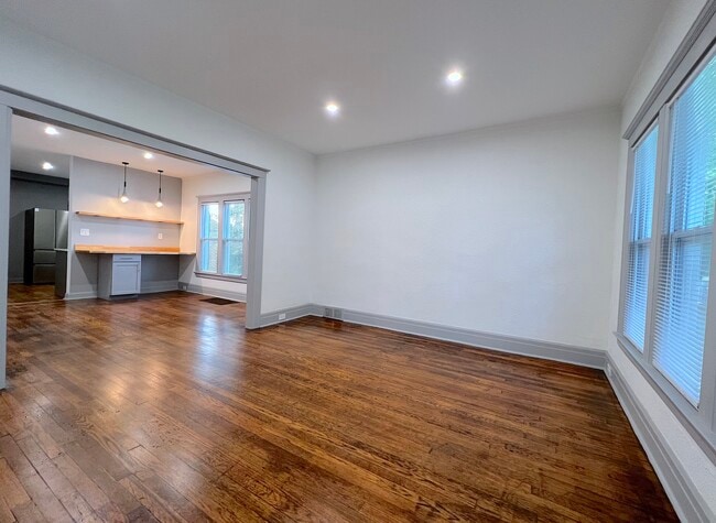 Building Photo - 3761 Maxwell St Rental