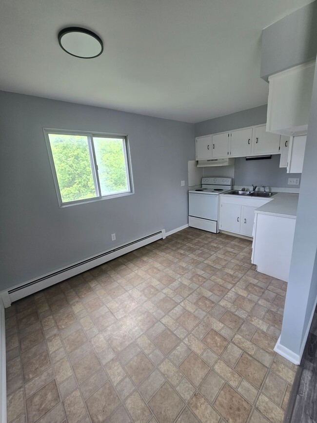 Building Photo - 2170 King St Unit Apt #3