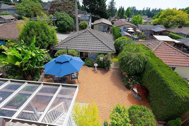 325 24th St W Unit Luxury 4 Bedroom House