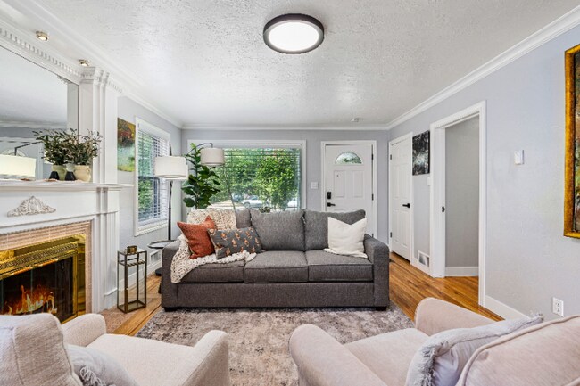 Photo - 444 N Oakley St