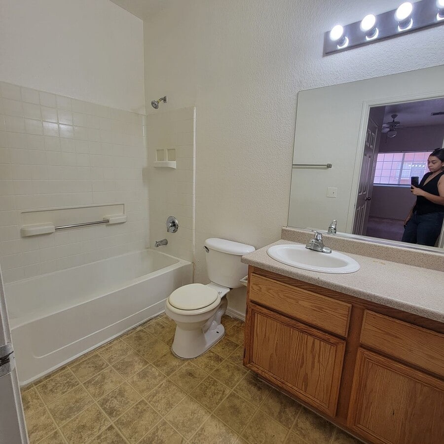 Photo - 4730 E Craig Rd
