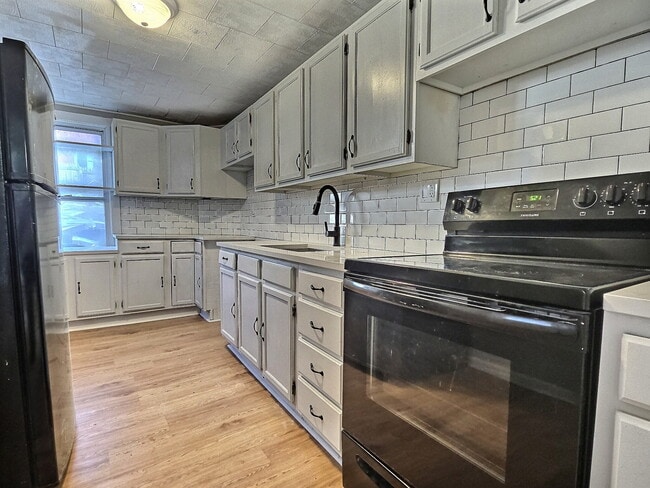 Photo - 1354 Cotton St