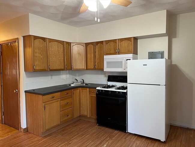 Building Photo - 84 Hampshire St Unit 3