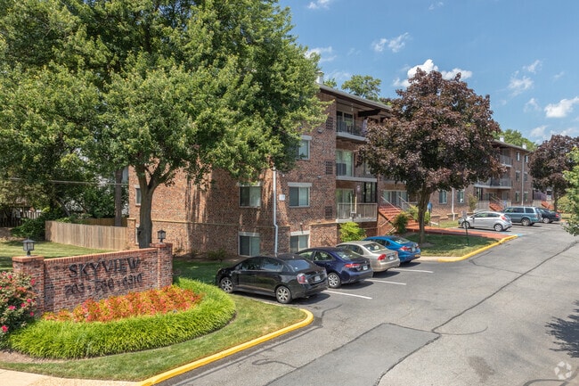 Skyview Apartments For Rent in Alexandria, VA