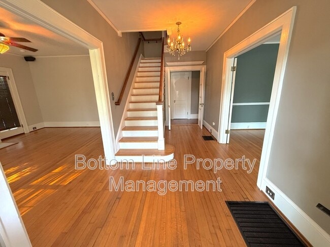 Photo - 613 S York St