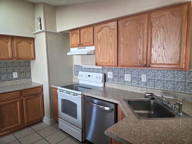 Photo - 645 Linden Ln