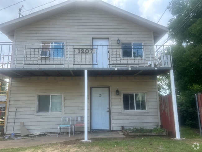Building Photo - 1207 N Ross Ave Rental