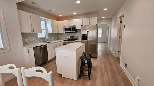 Photo - 2704 N New England Ave