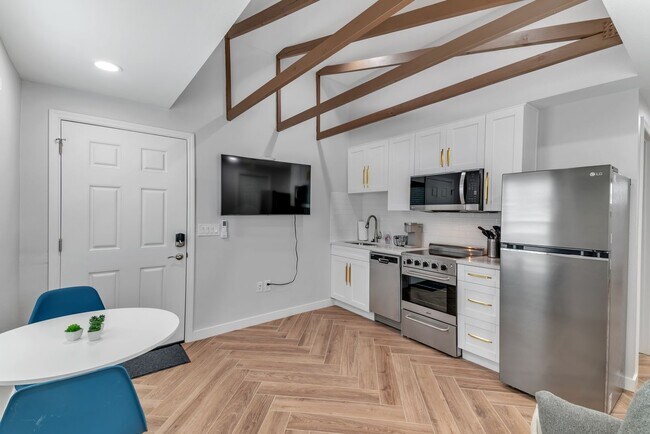 Building Photo - 601-603 Lyndhurst St Unit 601 A