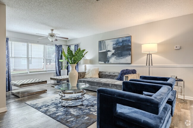 2BR, 2BA - 1152SF