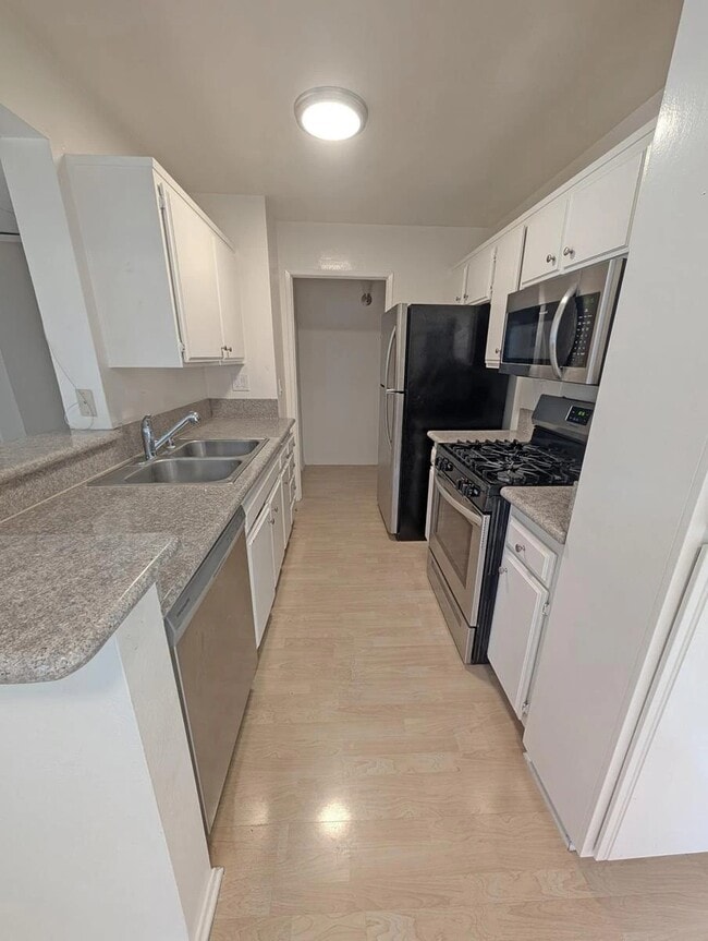 Building Photo - 4303 Cedros Ave Rental