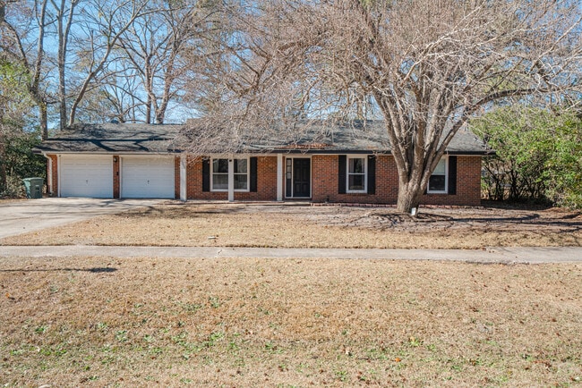 Building Photo - 615 Olmstead Dr