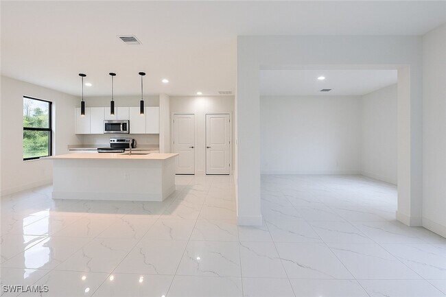 Photo - 3304 67th St W