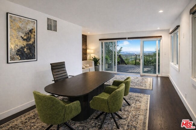 Photo - 8810 Hollywood Blvd