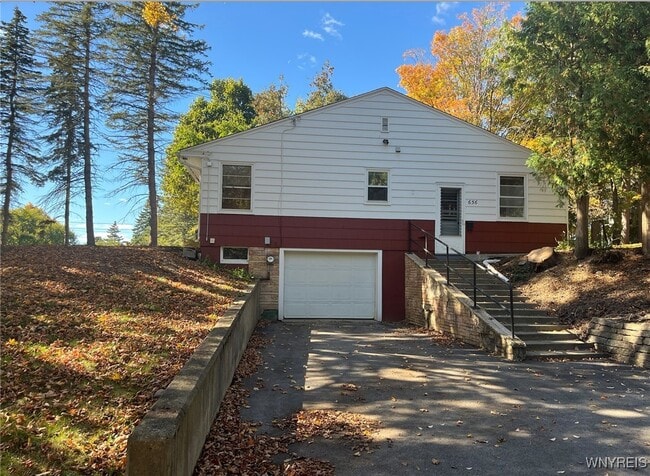 Photo - 656 Girard Ave