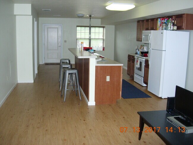 Photo - 633 Hickory St Townhome