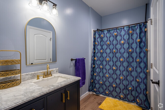 1BR, 1BA - 700SF - Bathroom - The Bungalow