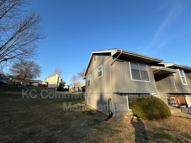 Building Photo - 5716 N London Ave Unit 5716