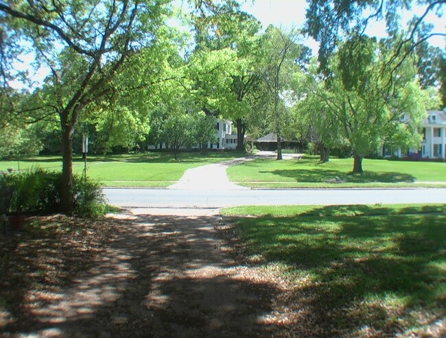 Photo - 636 Ockley Dr Unidad C