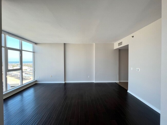 Photo - Downtown Long Beach - West Ocean - 1 Bedroom - Stunning Ocean Views - Gorgeous!!!!!!