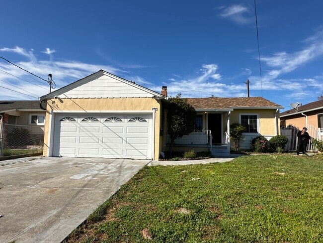 Building Photo - 407 Lloyd Ave