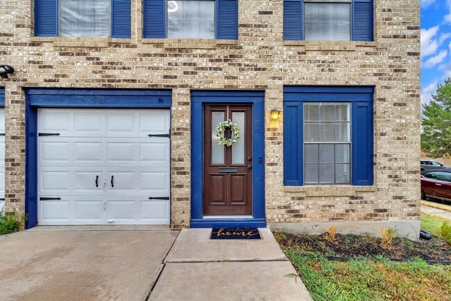 Photo - 910 Crieff Cross Dr