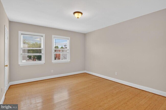 Photo - 610 19th St NE