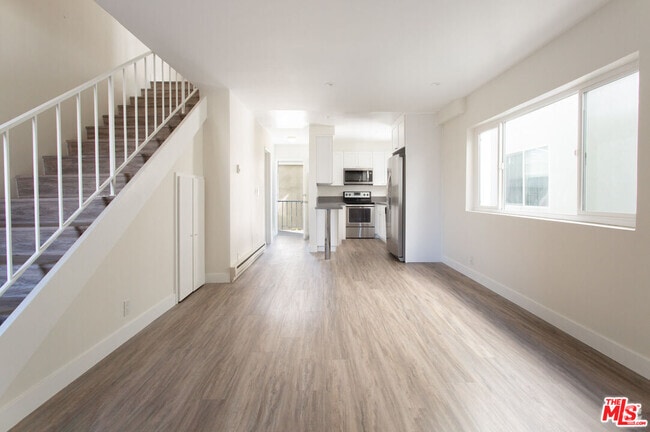 Building Photo - 5005 Pacific Ave Unit 3 Rental